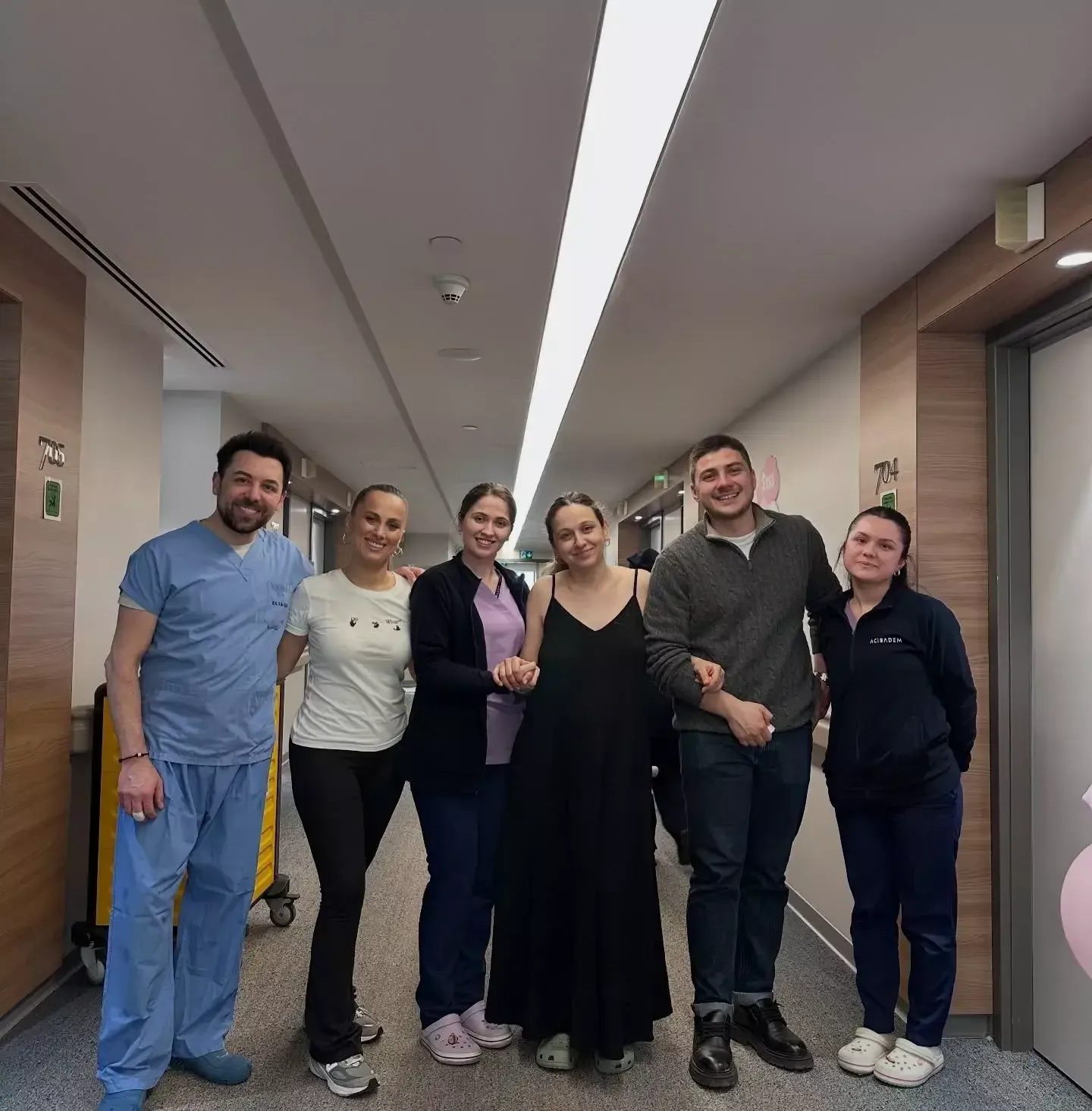Op. Dr. Erhan Karaalp yeni doğan bebekle